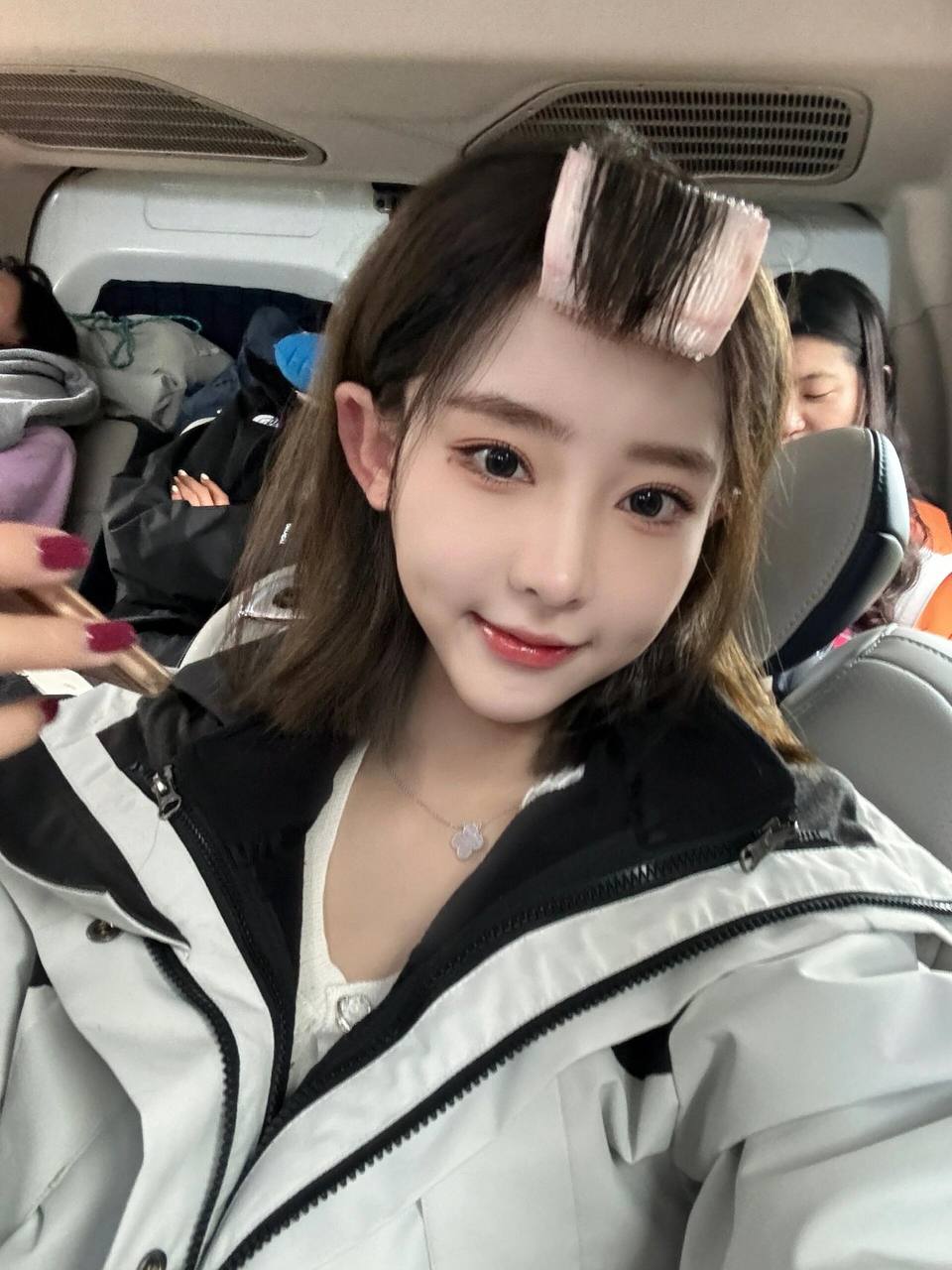 活泼短发辣妹Risa