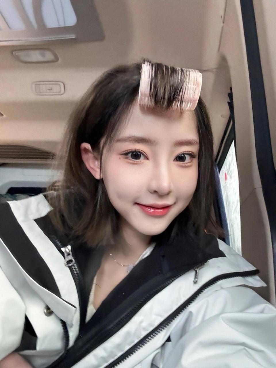 活泼短发辣妹Risa