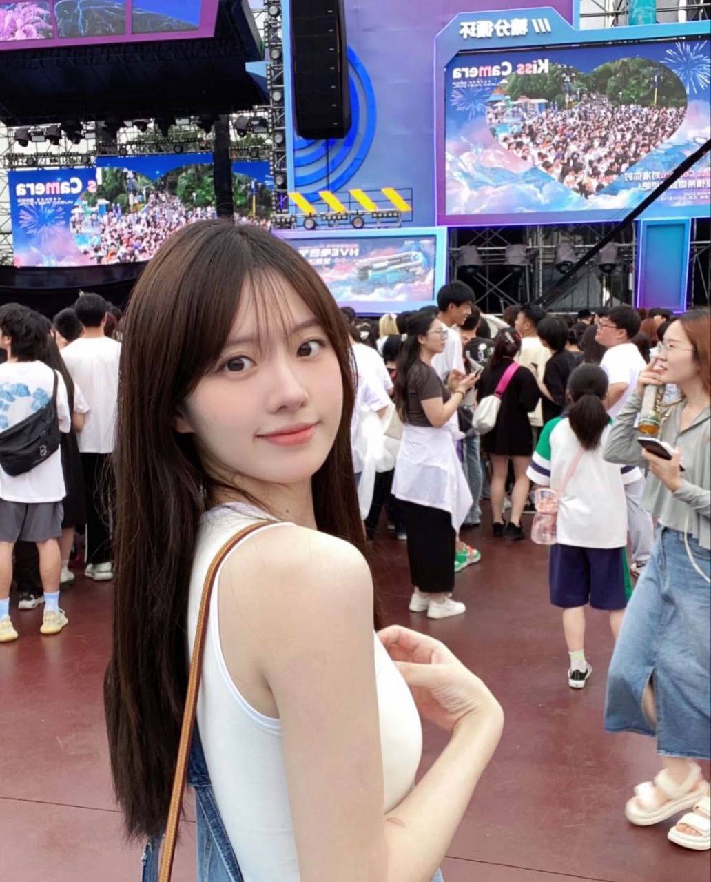 天然美素颜绫瑶