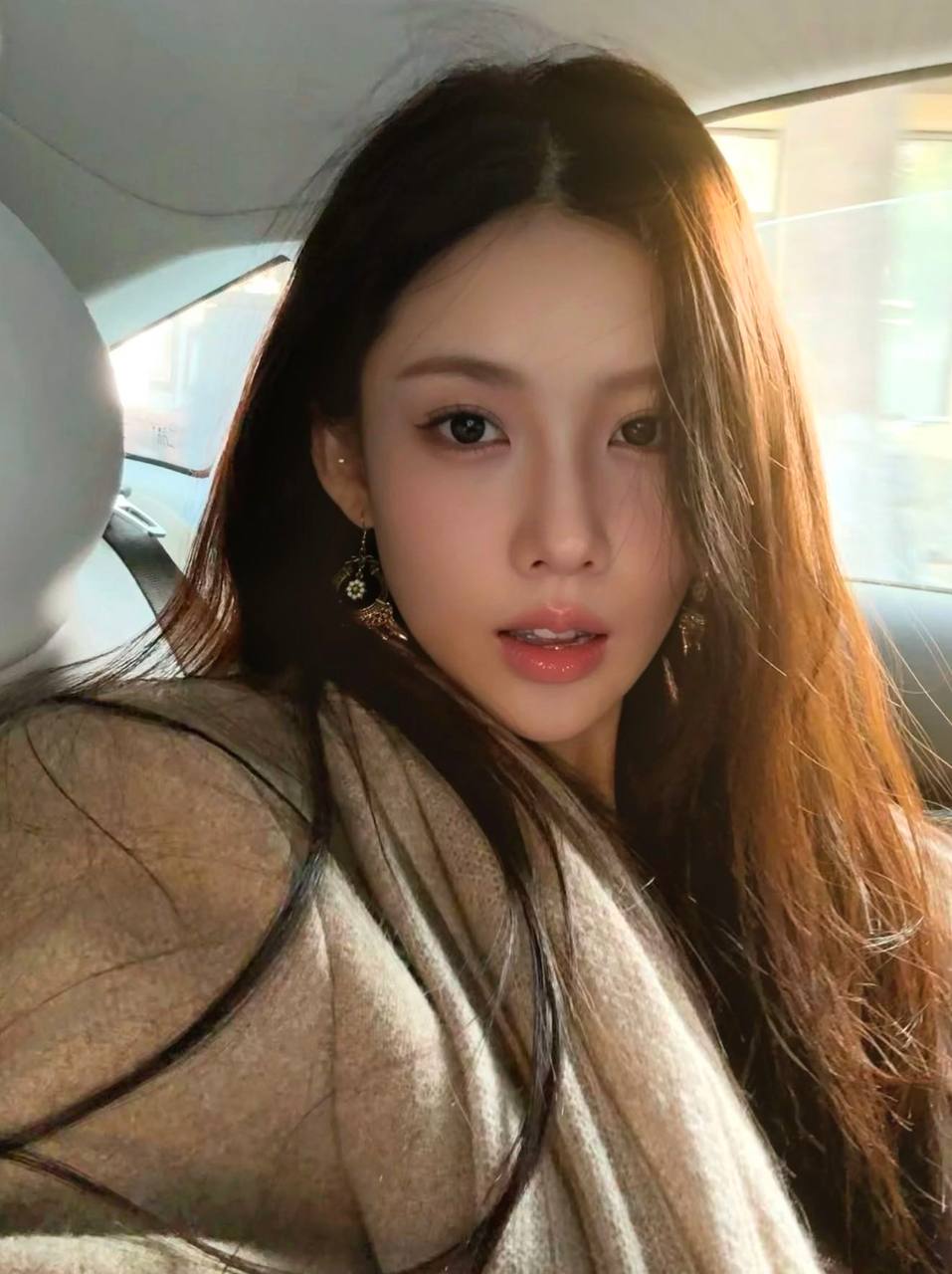 淡颜系美人Yolen