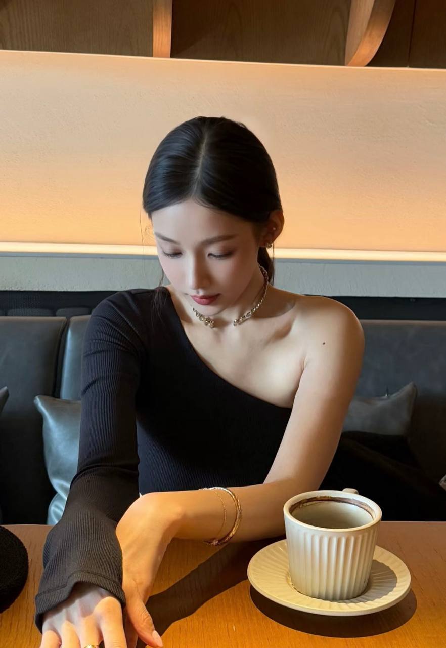 淡颜系美人Yolen
