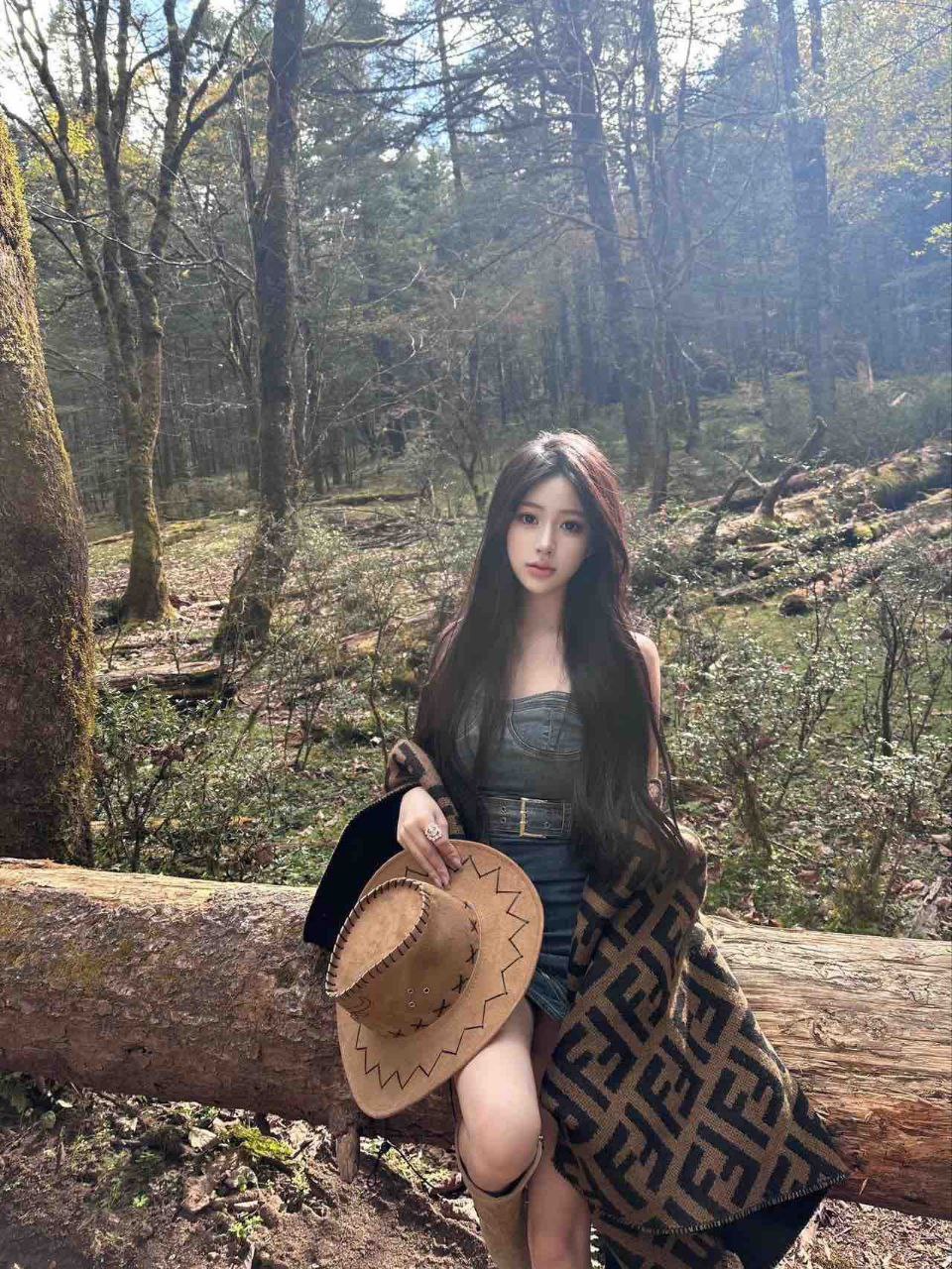 落落大方美女Naven