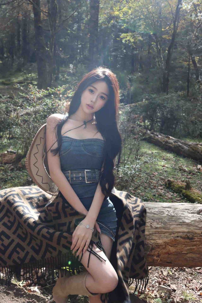 落落大方美女Naven