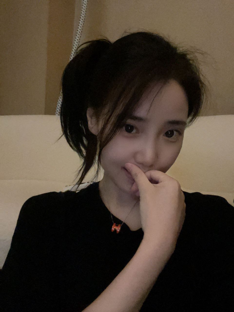 素颜美女Revia