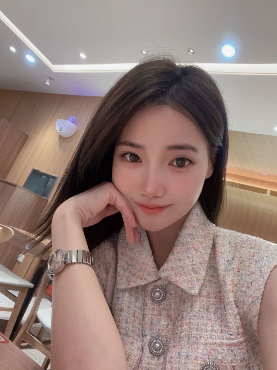 素颜美女Revia