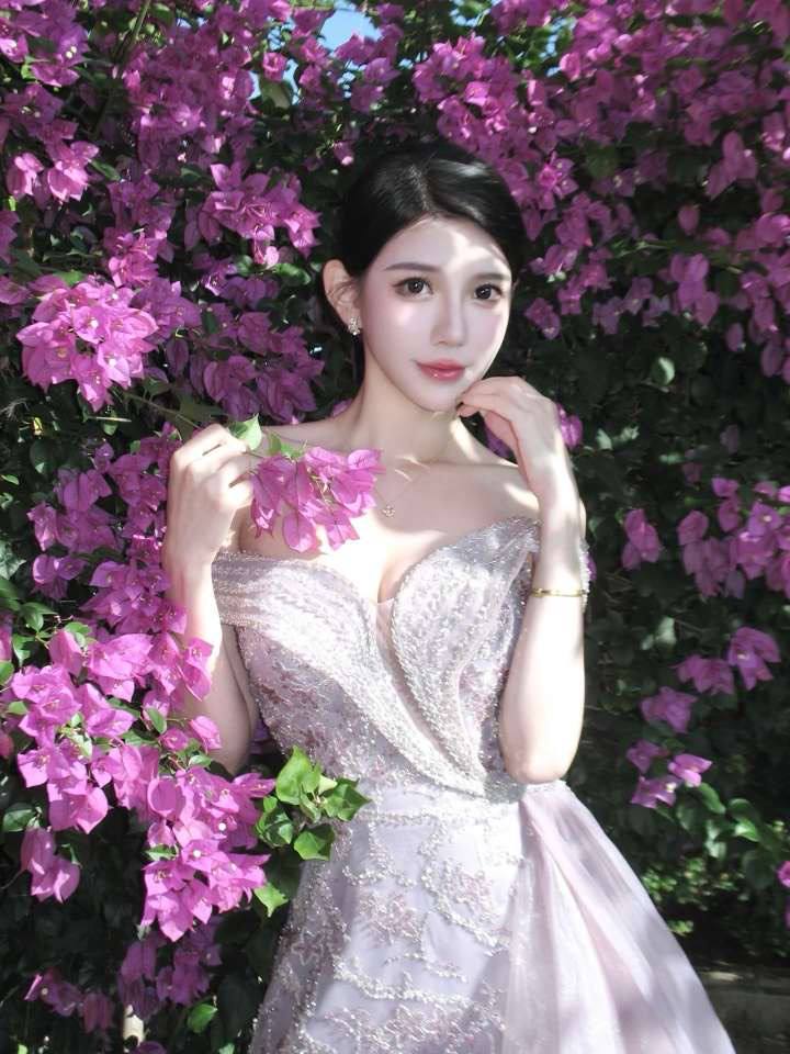 商务车模柳茹