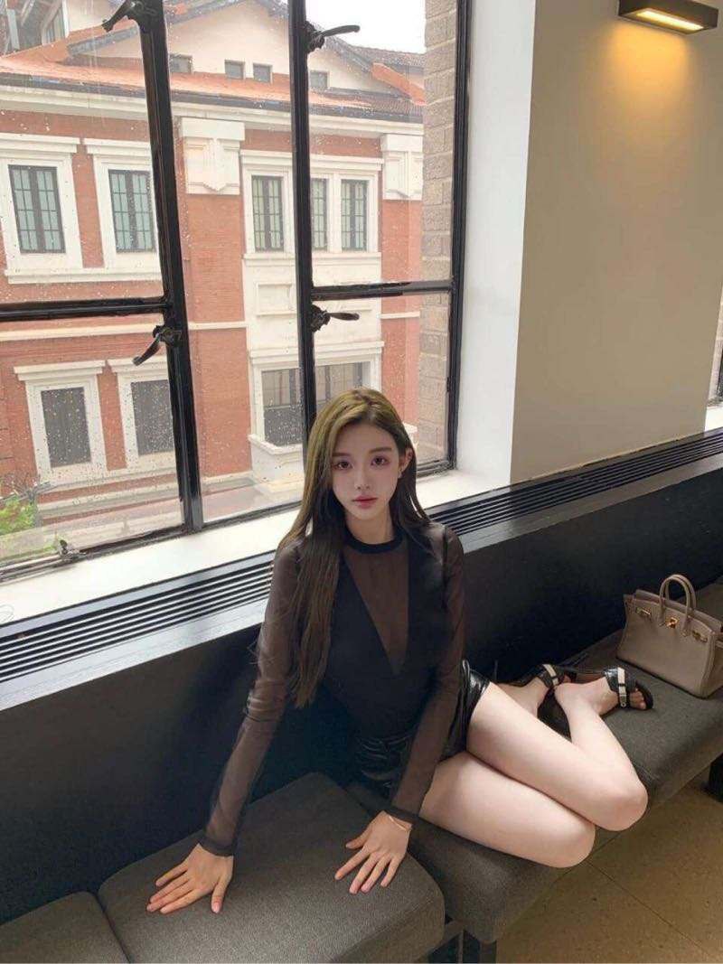 外形出众圈外女友Halyn