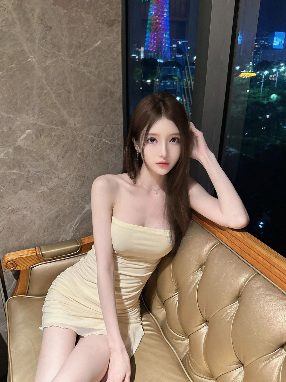 优雅气质女神Corah