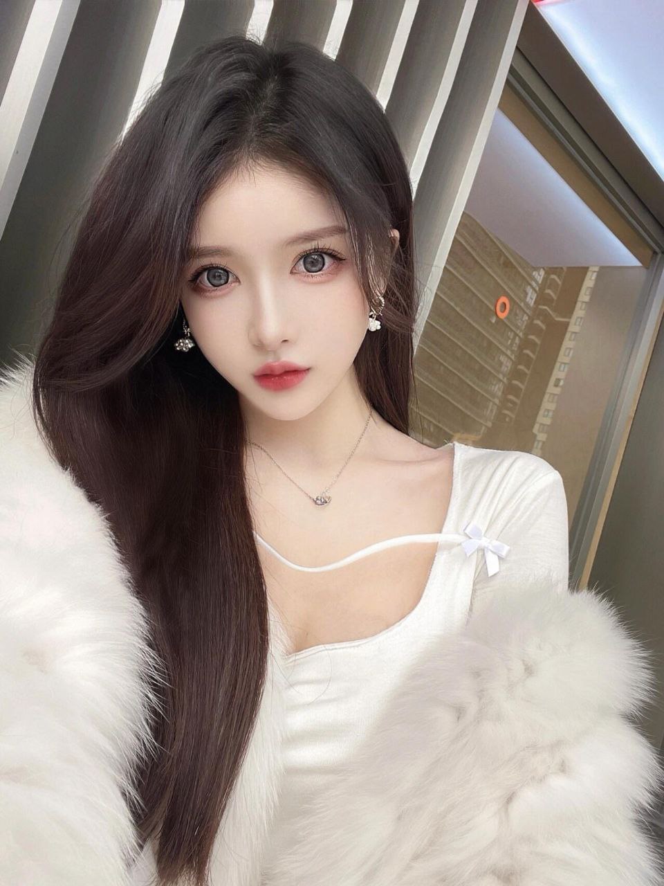 优雅气质女神Corah