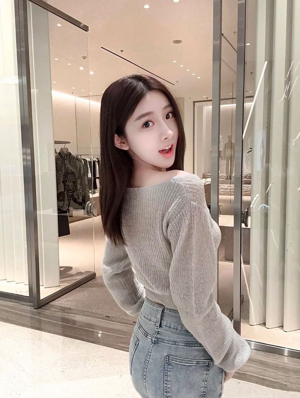 灵动可爱美女Erynn