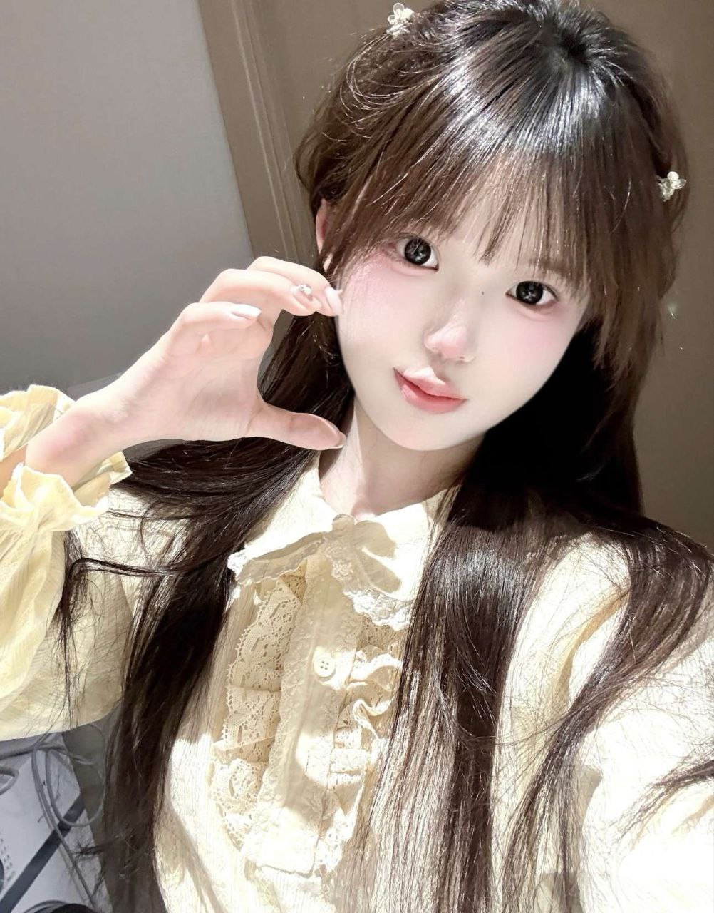天然干净脸Karla