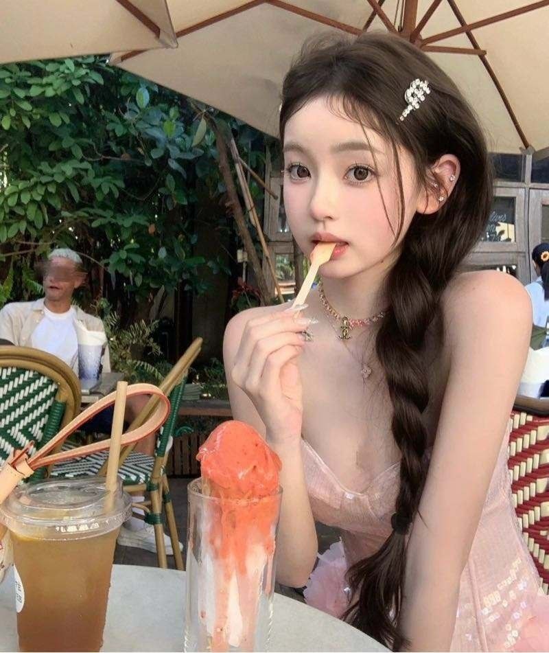 清纯小白花Dylin