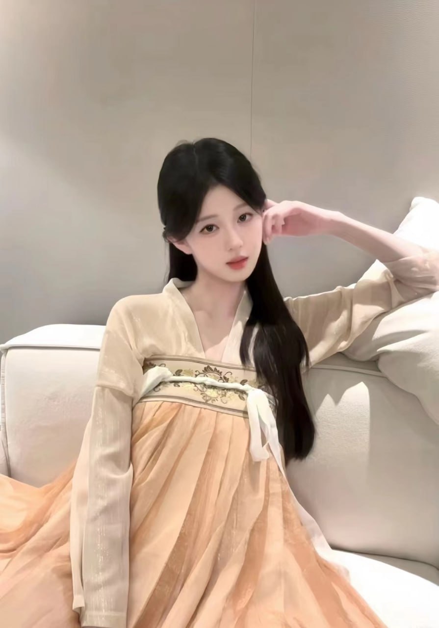 纤细女优身材瑷拉