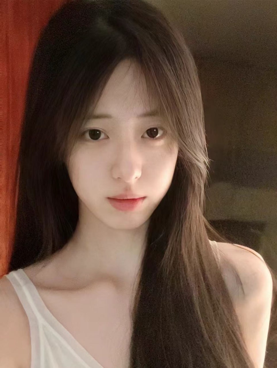 纤细女优身材瑷拉