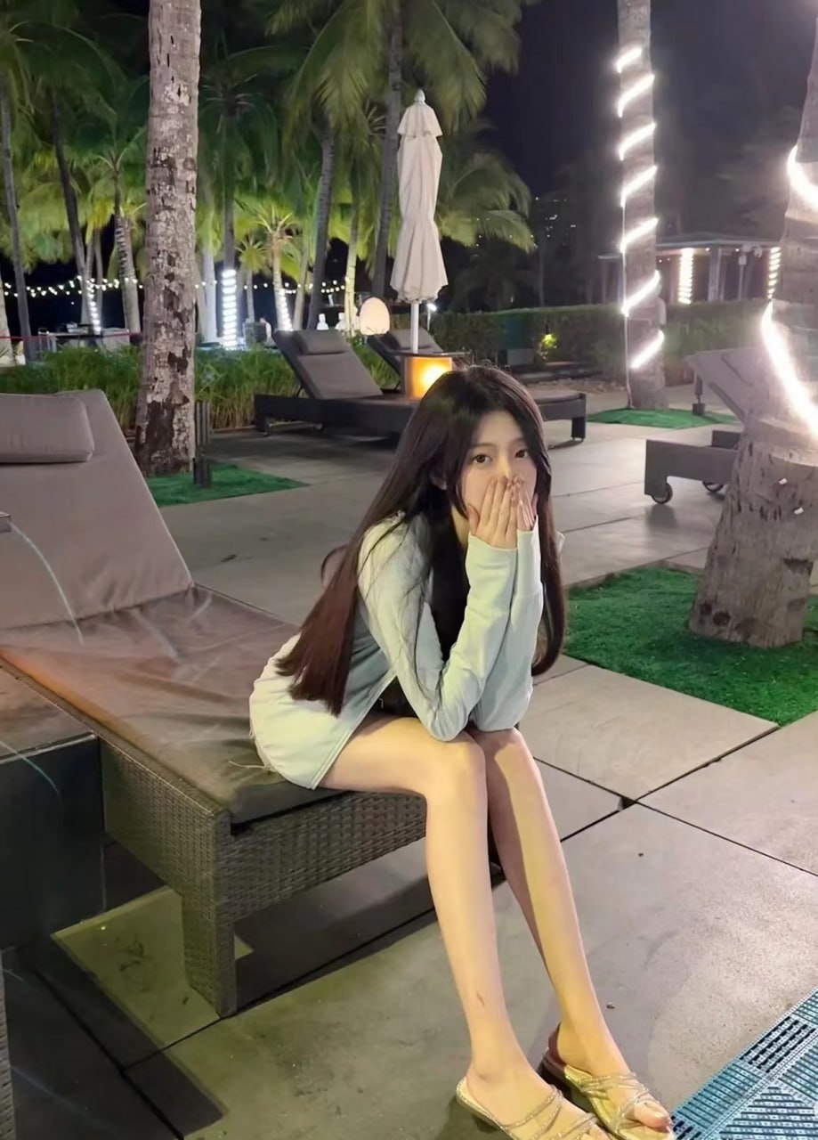 纤细女优身材瑷拉