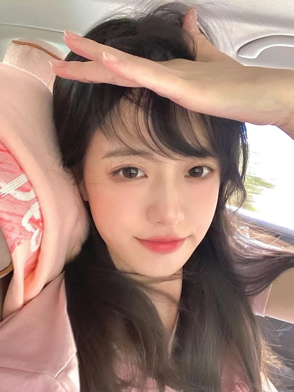 纤细女优身材瑷拉