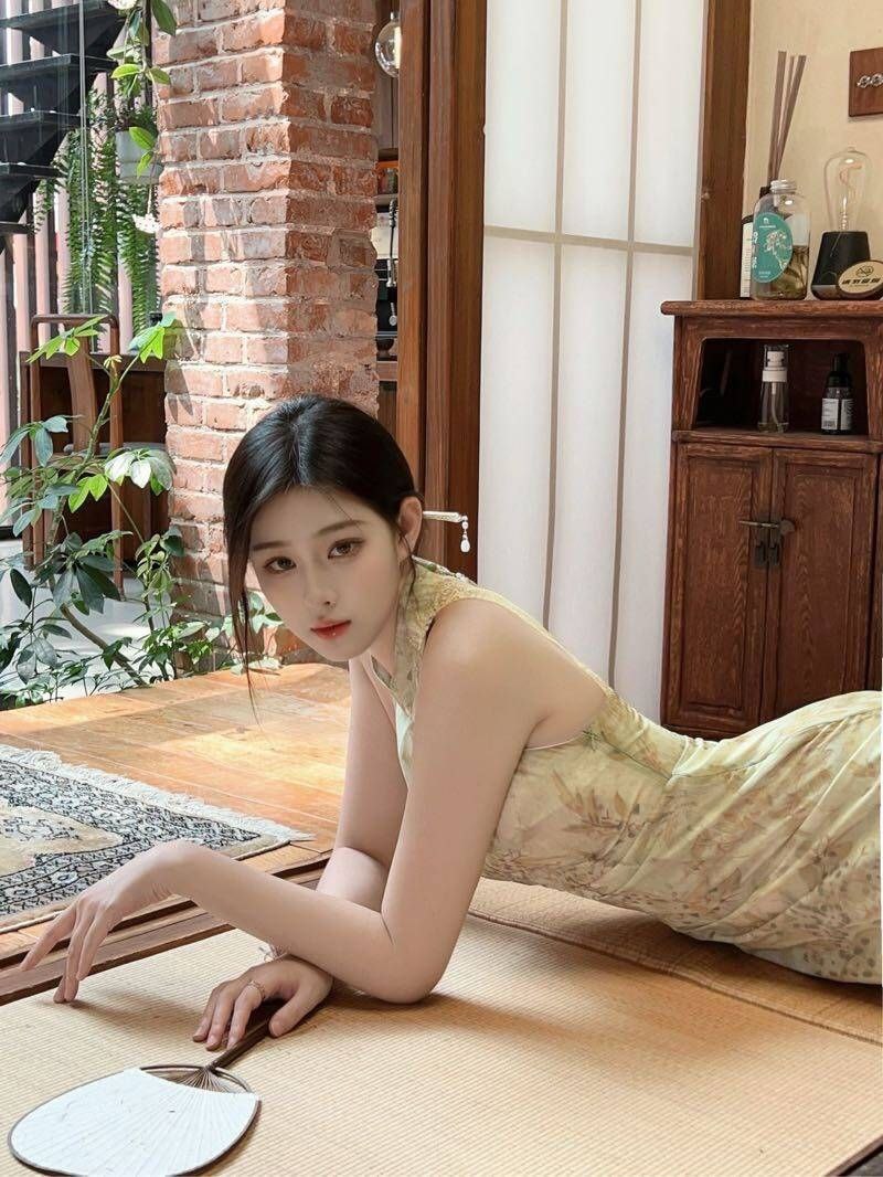 长腿天花板Emrie