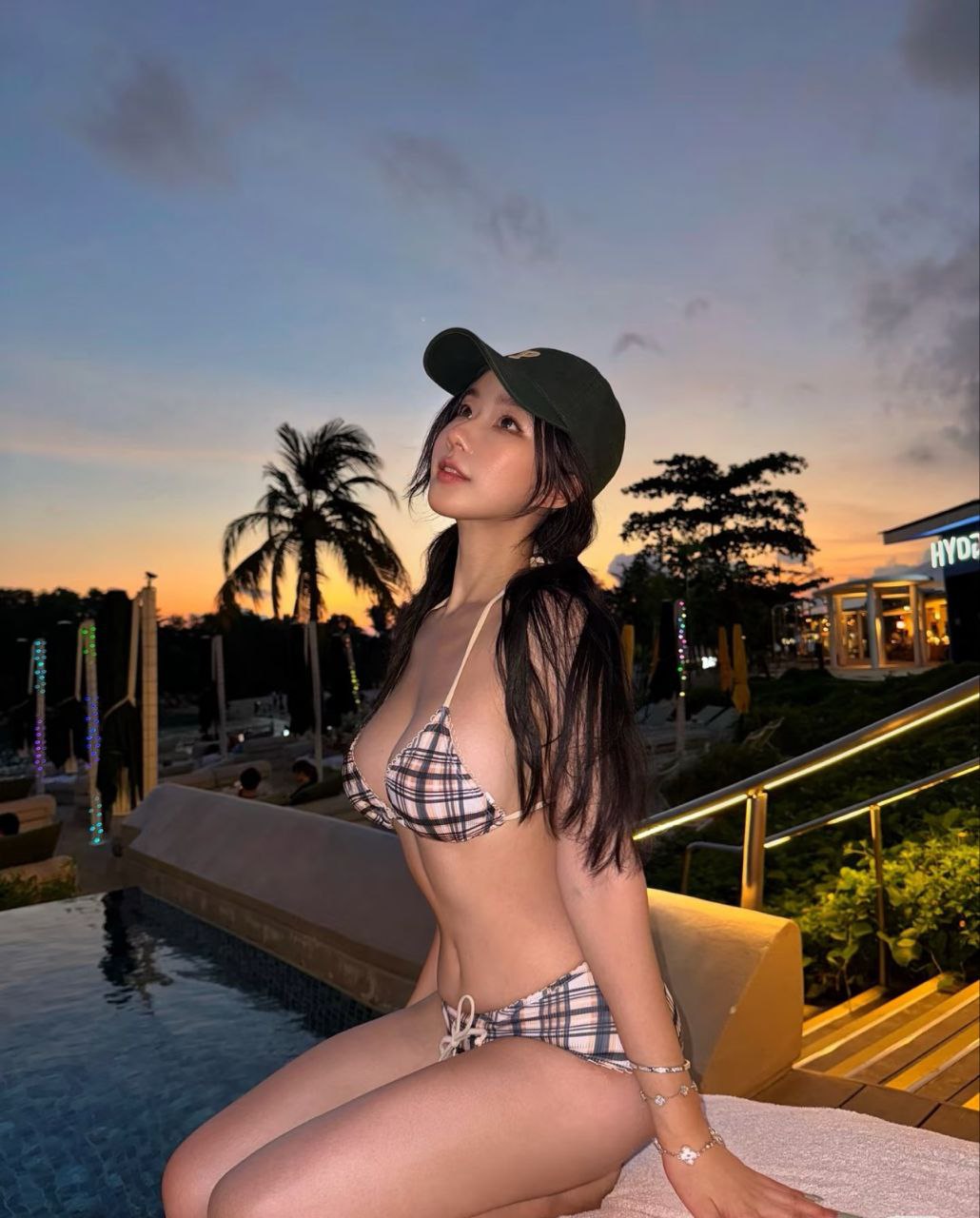 签约传媒艺人Thira