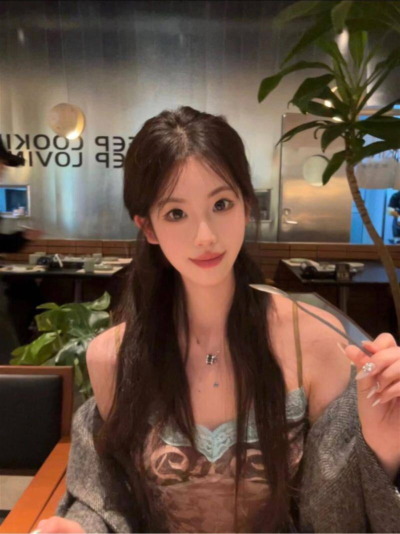 骨感纤细小姐姐Meria