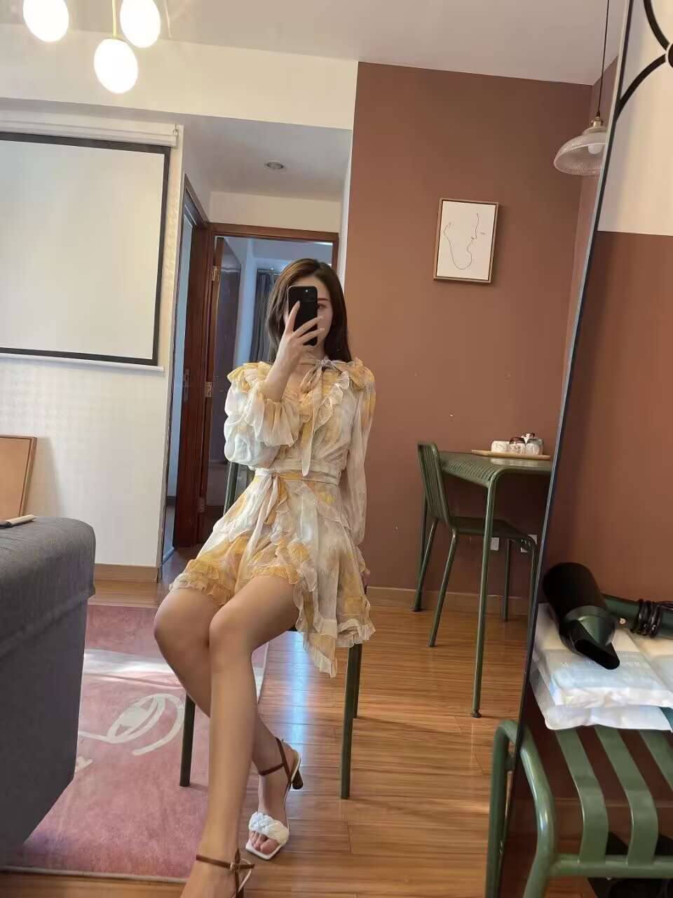 穿衣大牌留学生婧汐