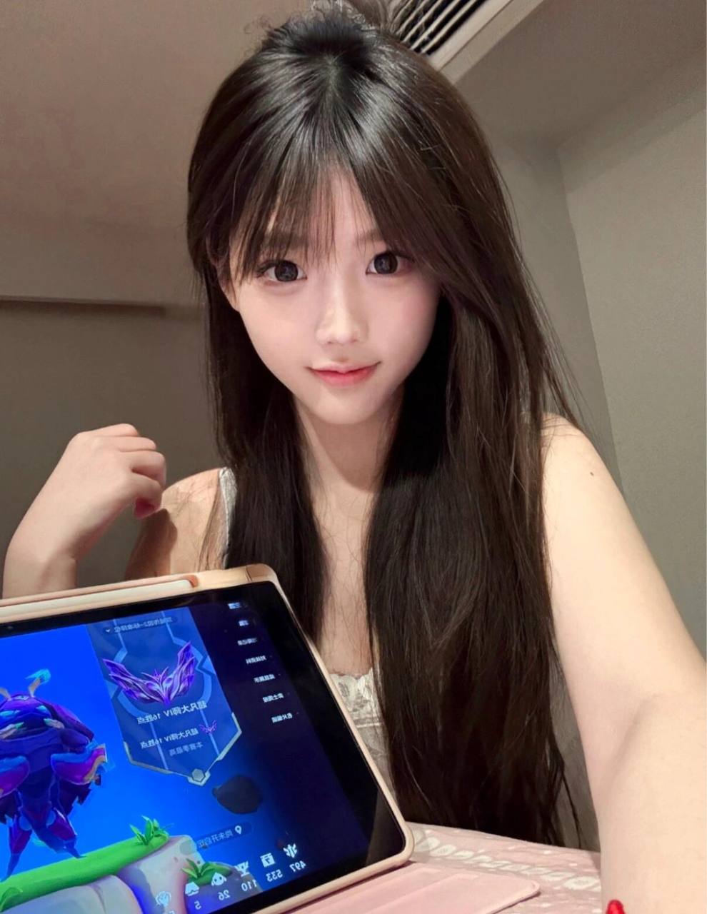 艺术设计系校花茹彤