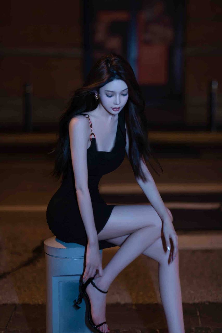 利落精巧脸蛋Eryah