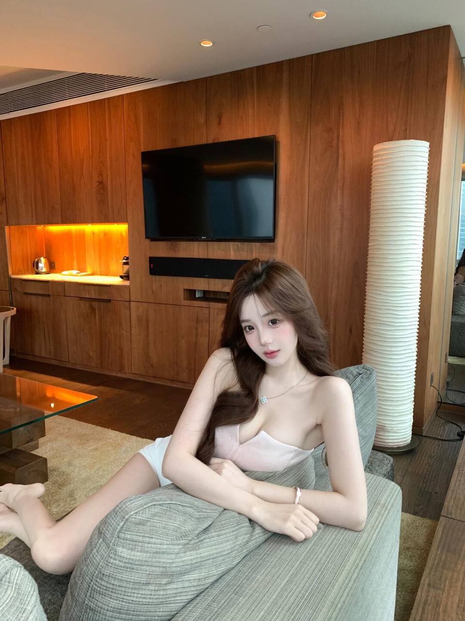 轻盈纤细身形语薇