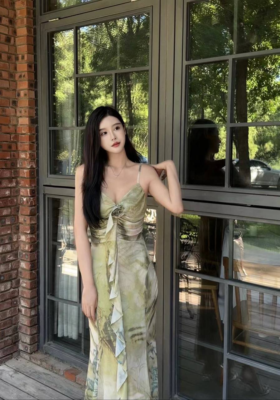 纤细平面模特以宁