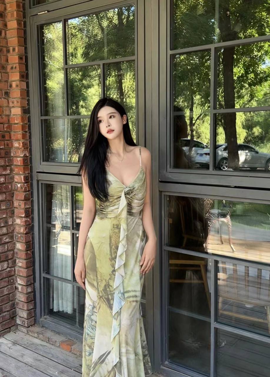 纤细平面模特以宁