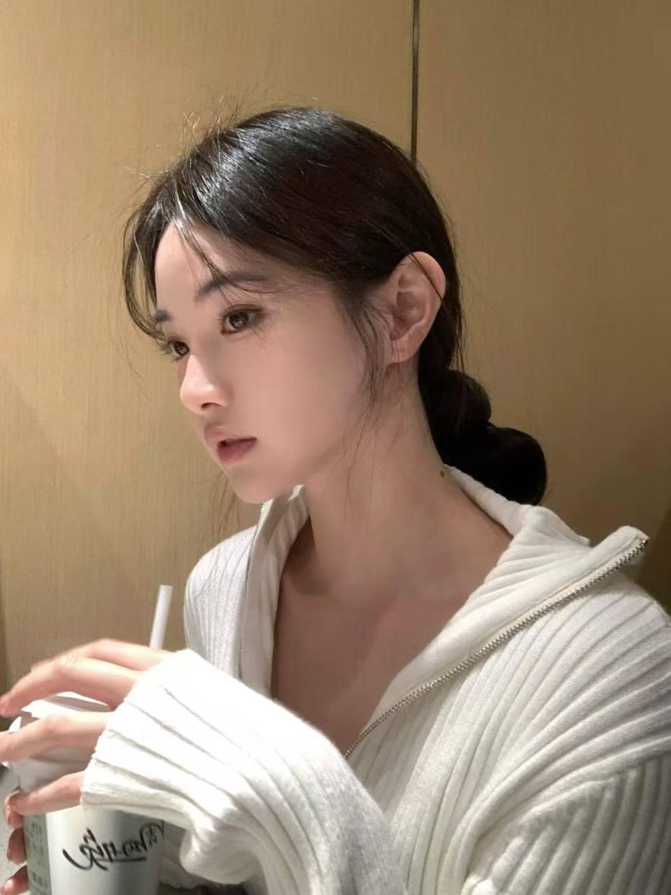 白皙系美女允悦