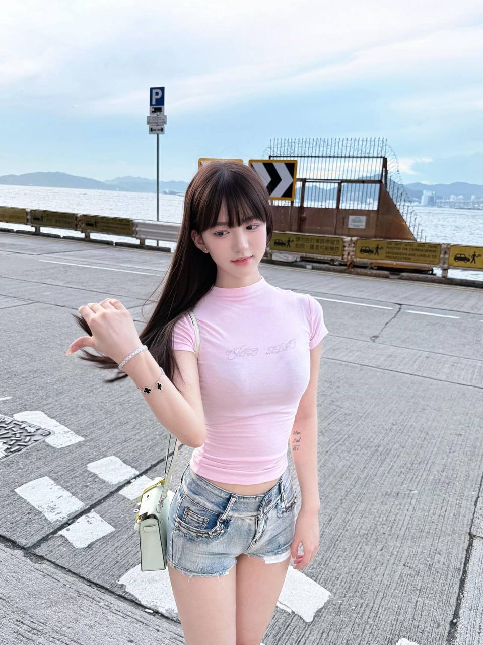 身形气质兼具学妹Devin