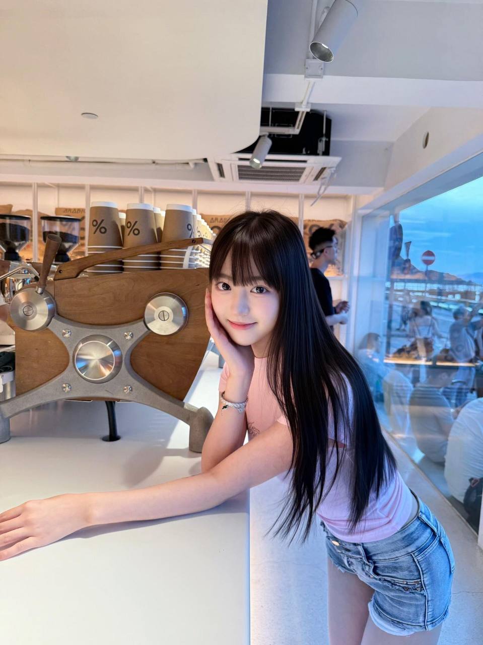 身形气质兼具学妹Devin