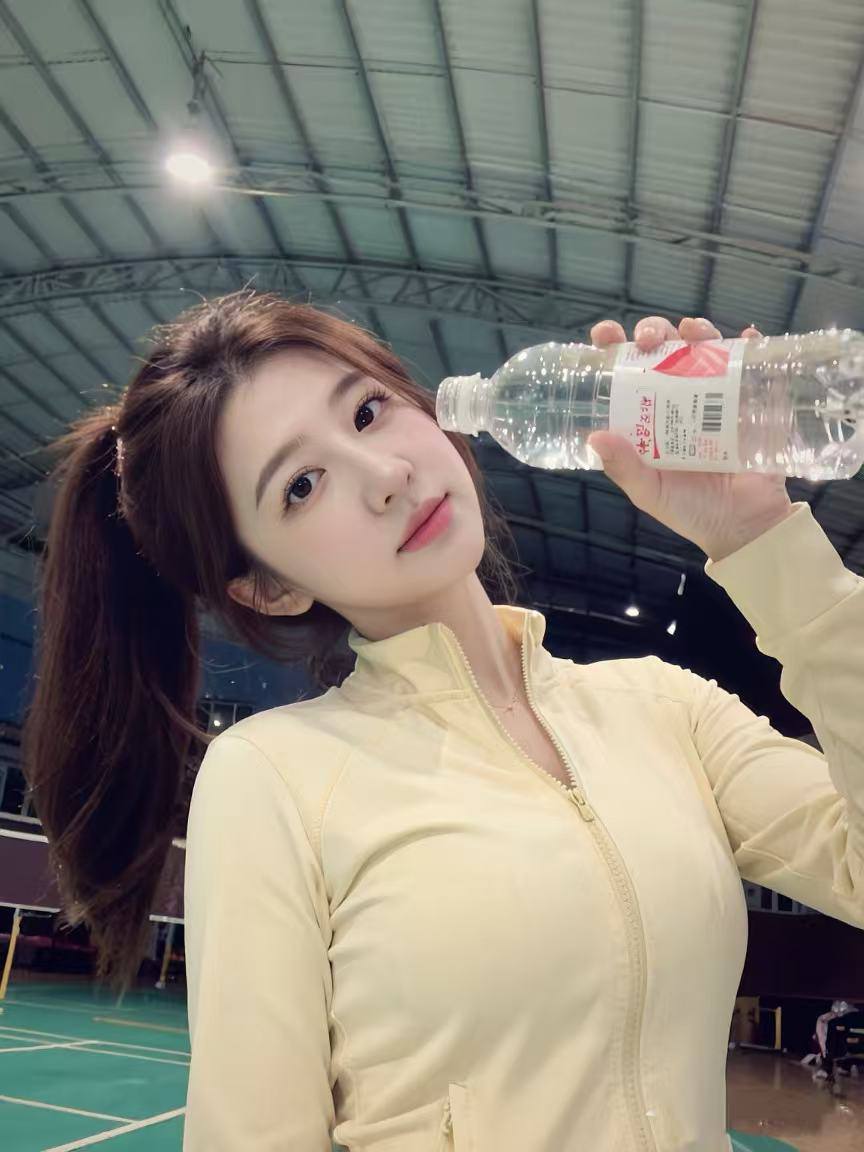 小肉脸少女甜一