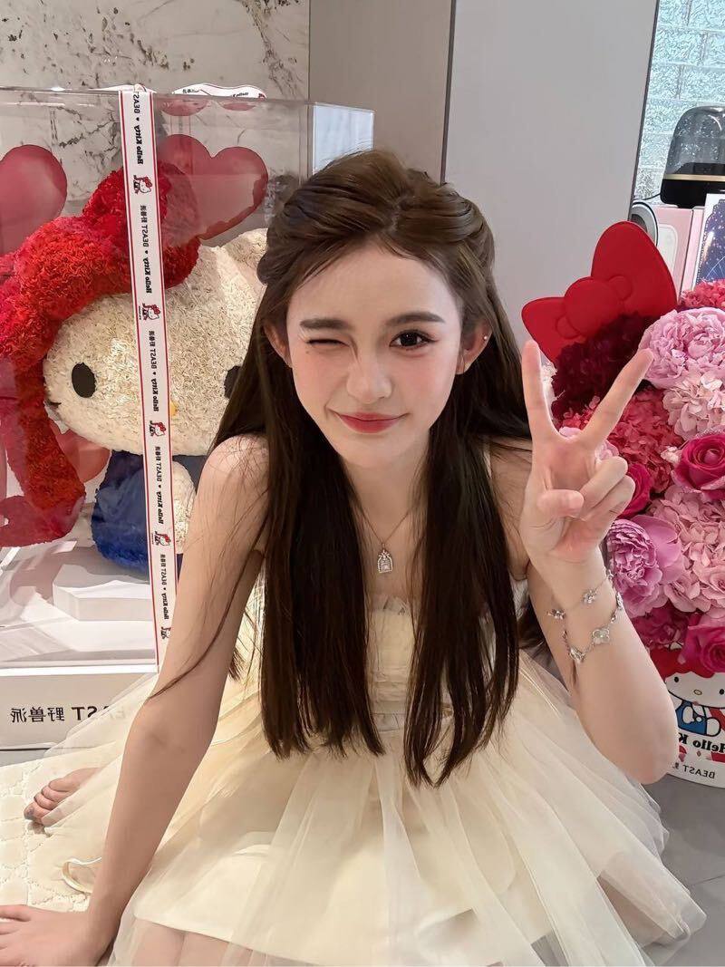 甜欲小白花Raina
