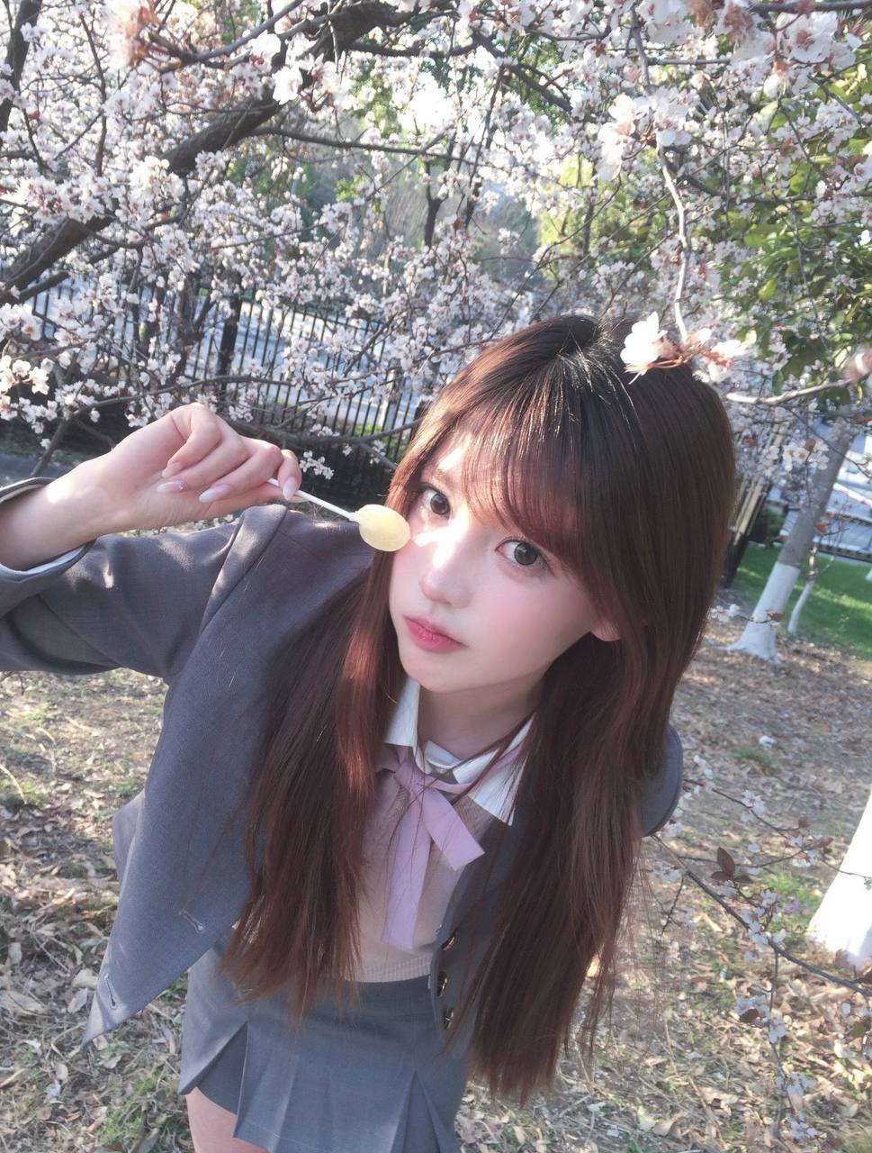 校园甜妹Vivian