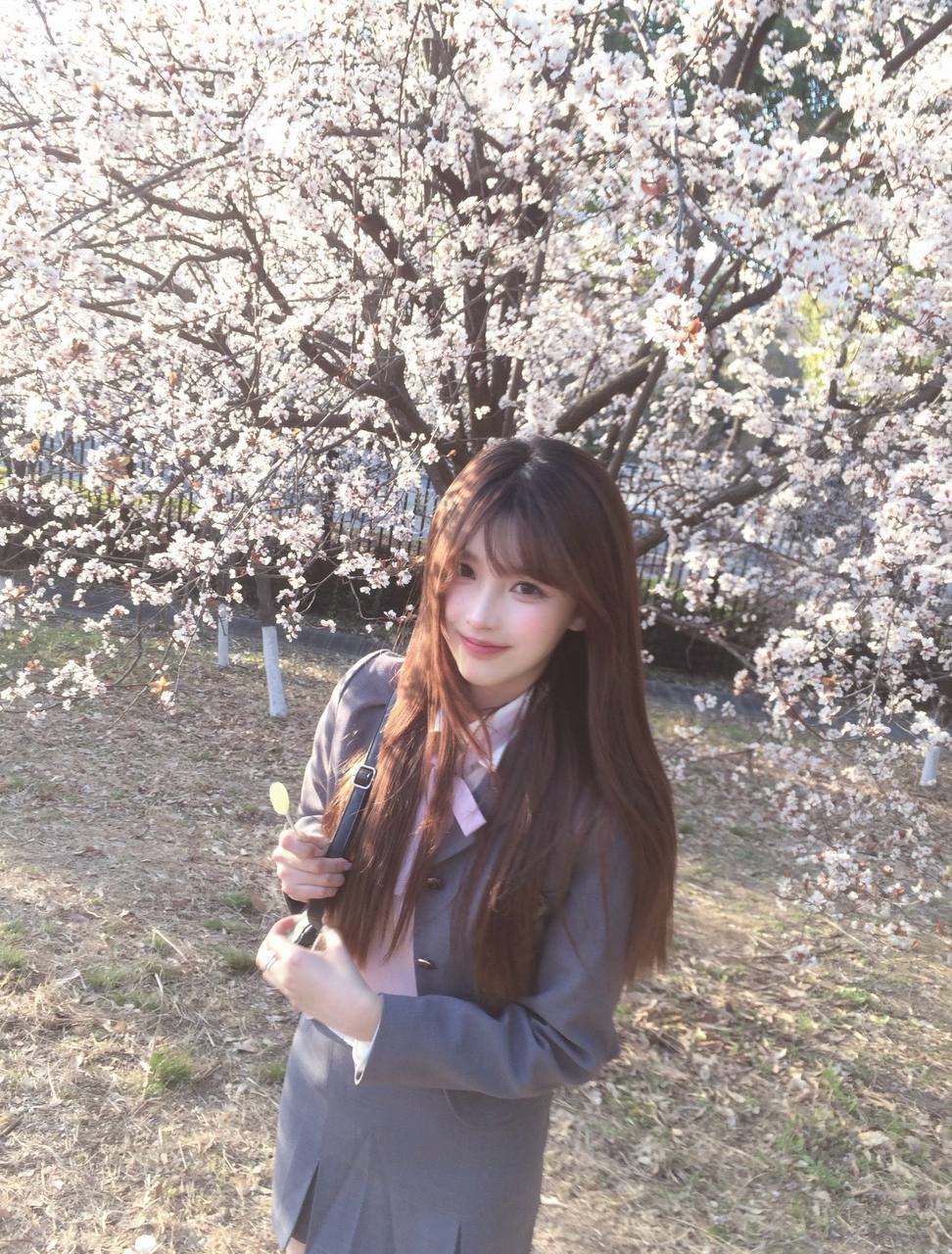 校园甜妹Vivian