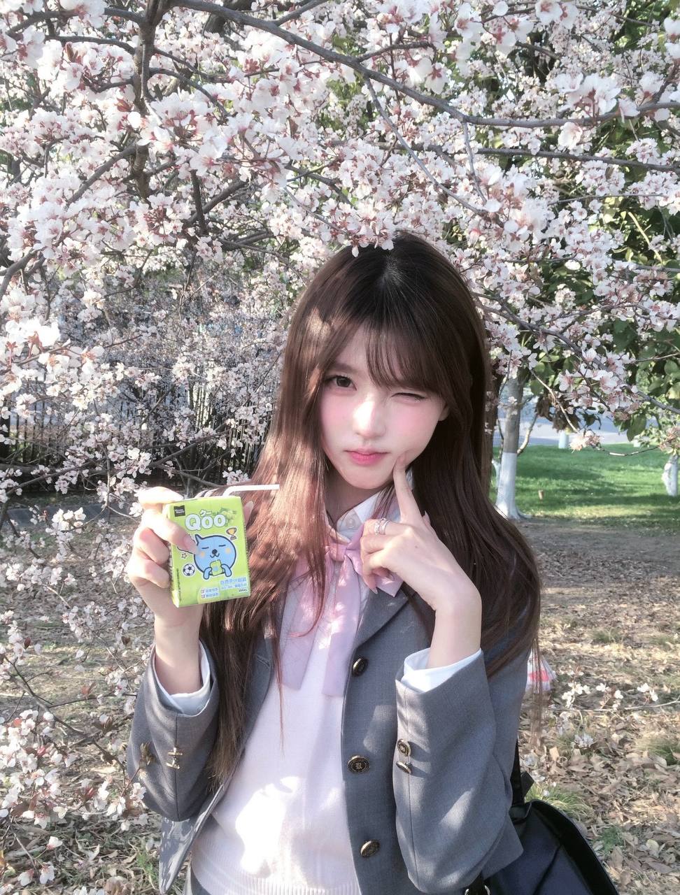 校园甜妹Vivian