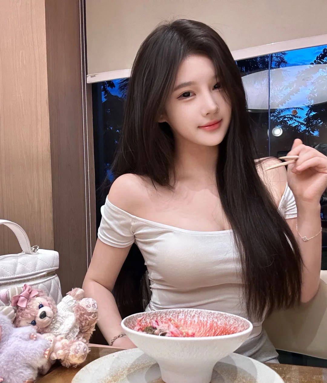 性感香唇小姐姐Mirelle