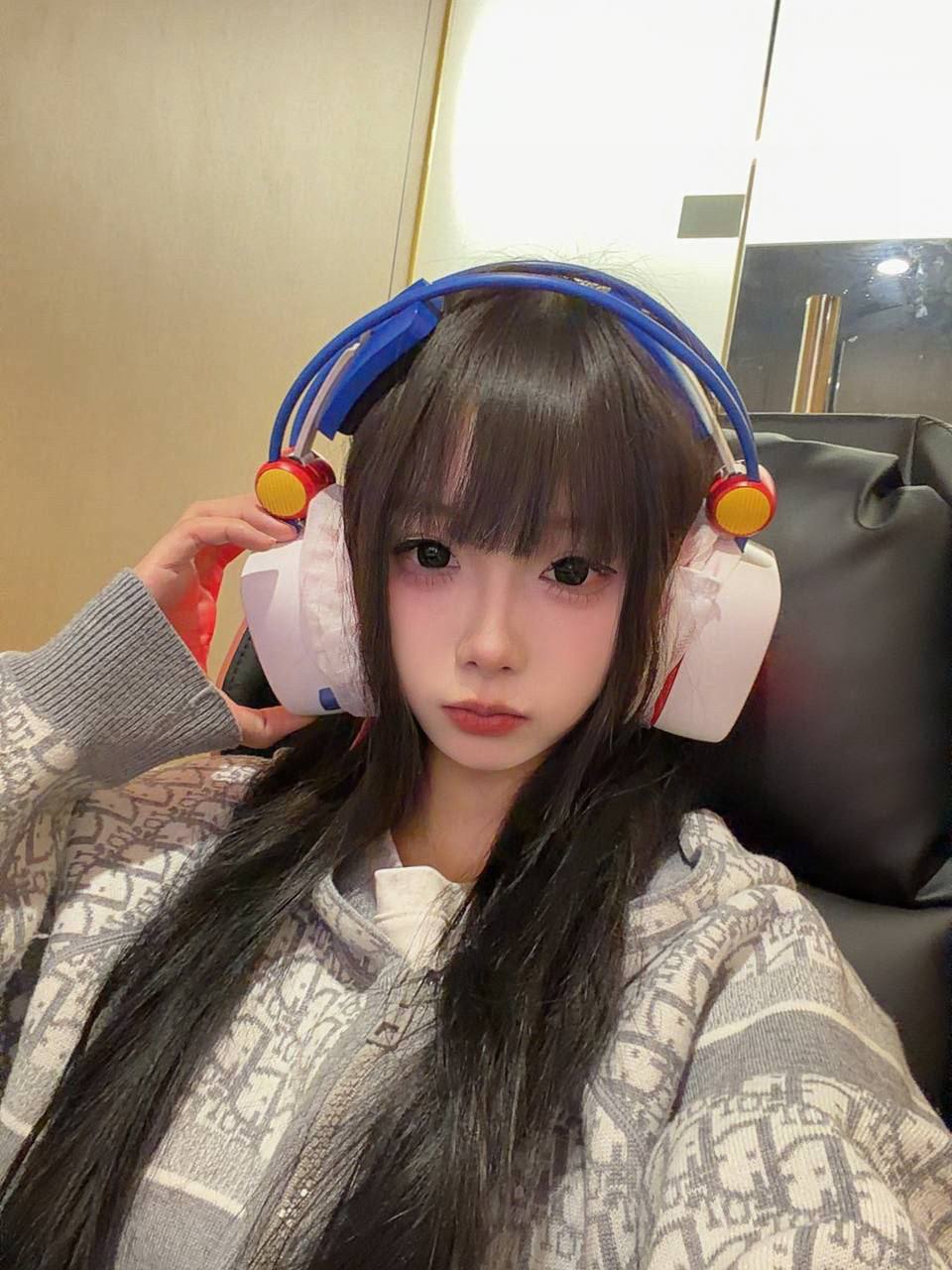 电竞网瘾少女Nadine