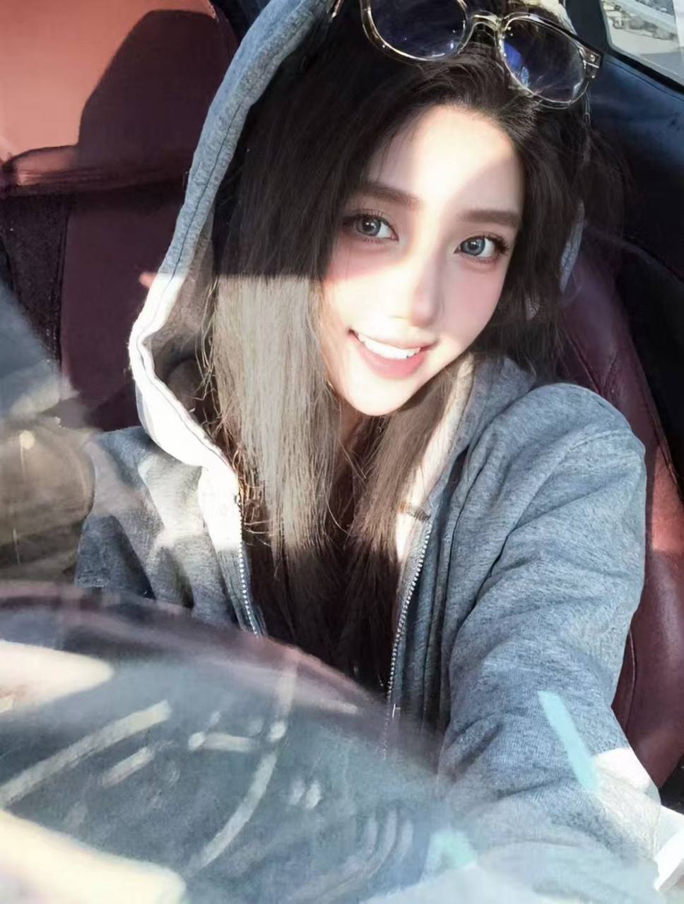 美妆博主Rosalie
