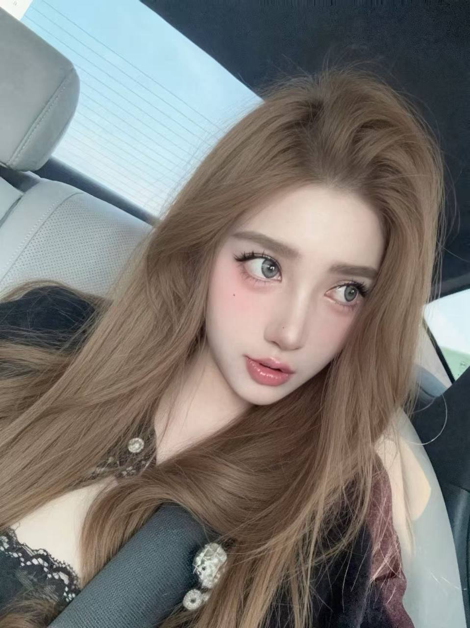 美妆博主Rosalie