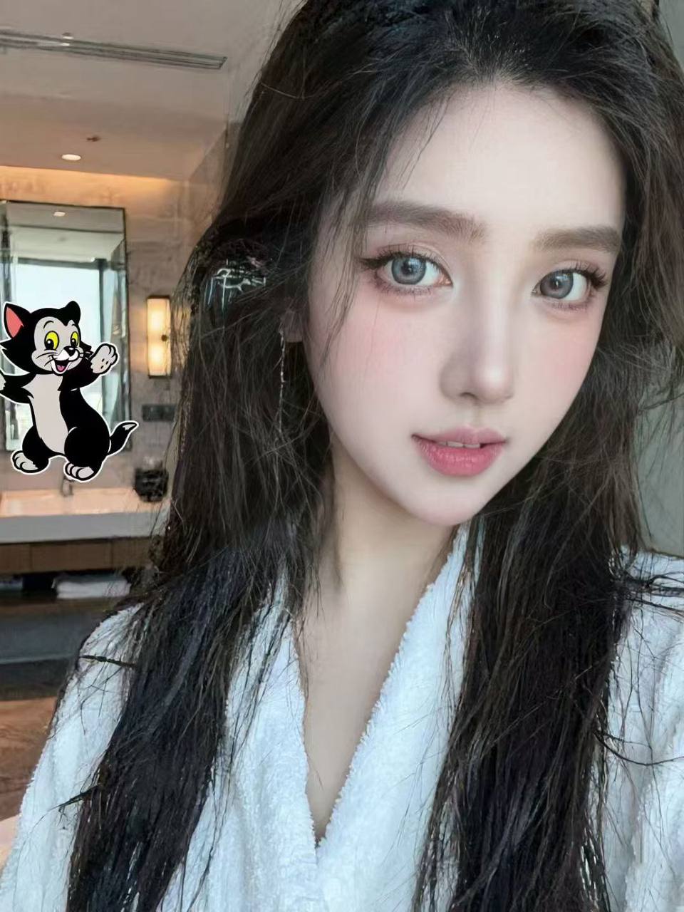 美妆博主Rosalie