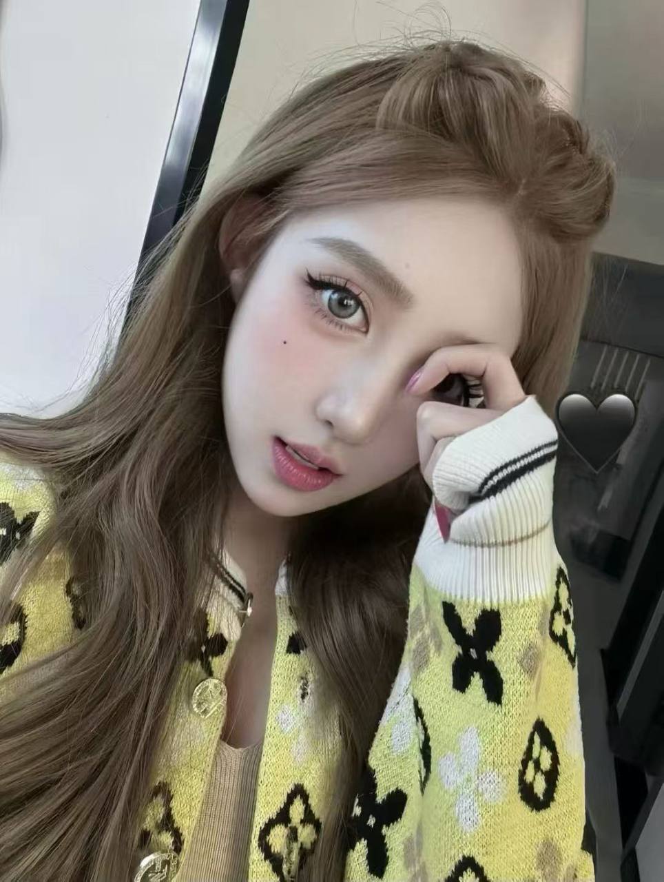 美妆博主Rosalie