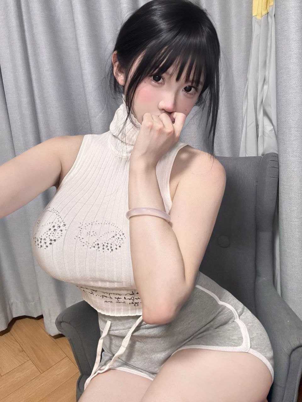 微胖丰满天花板Madeleine