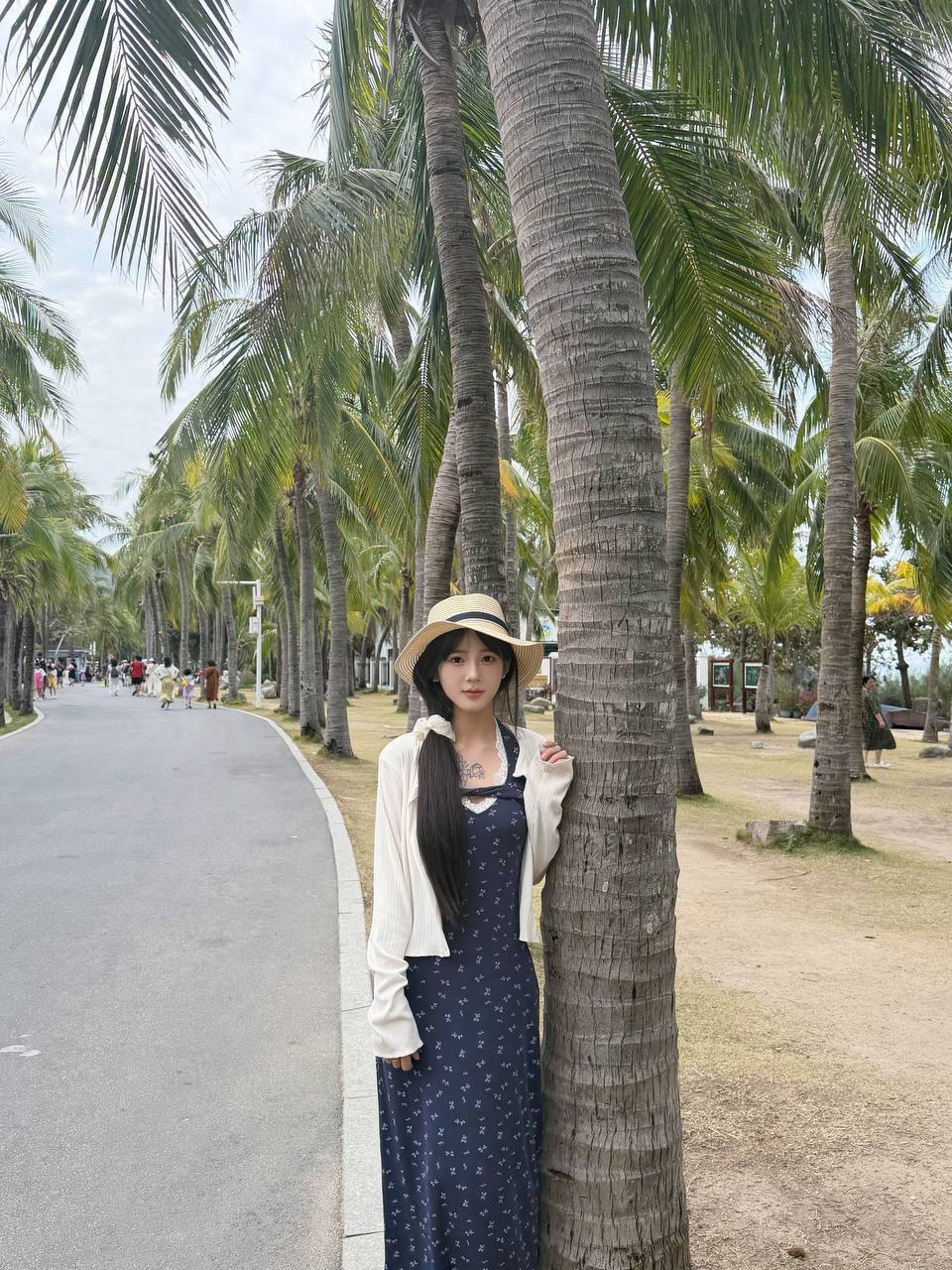 眉眼清秀小美女Adriana