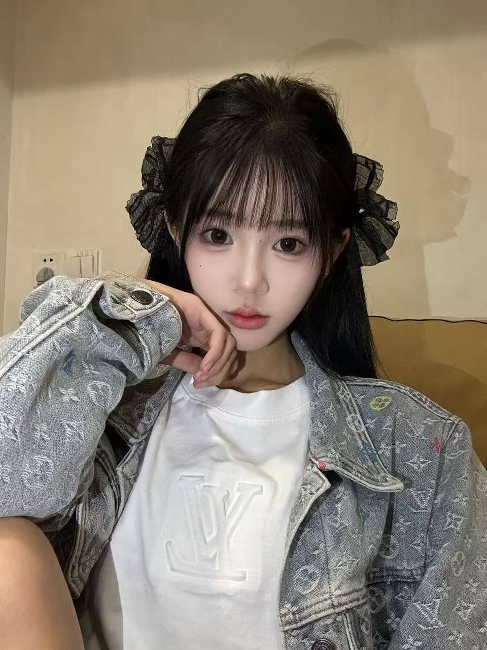 眉眼清秀小美女Adriana