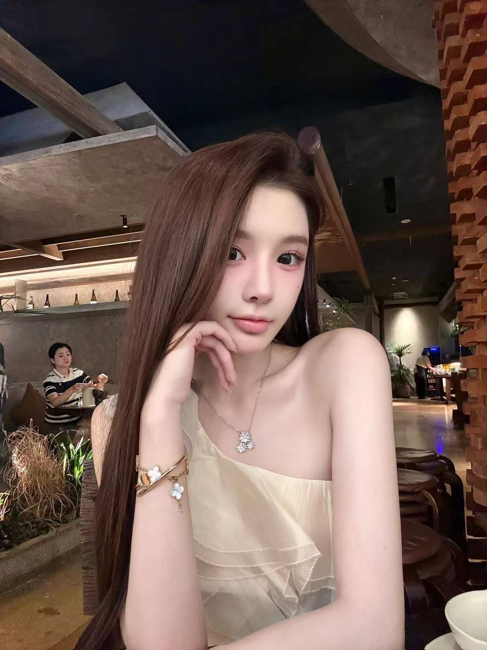 洋气清冷感美少女婧妍
