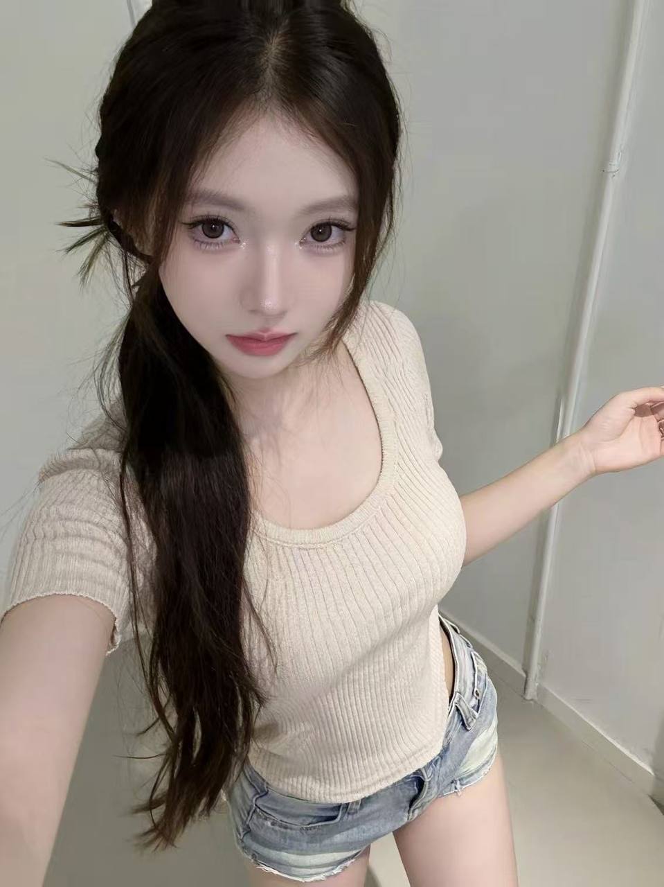 娇小玲珑美女校花Emma