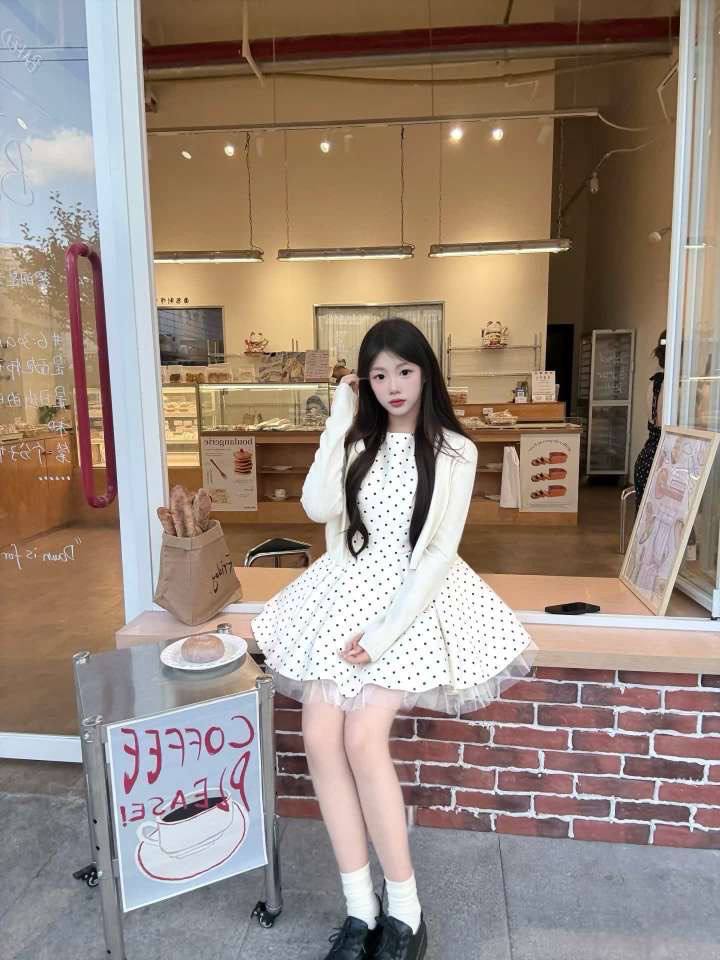 清甜校园系女孩安妍