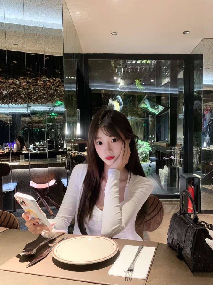 清甜校园系女孩安妍
